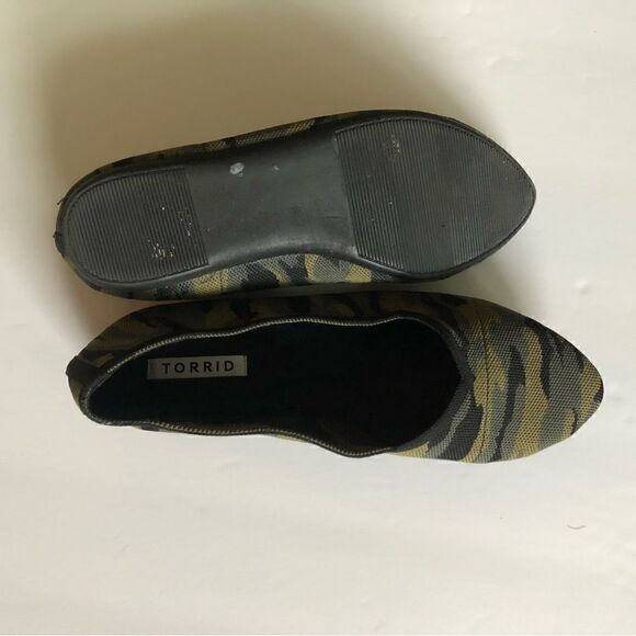 Torrid camouflage pointed toe slip on flats 11.5 wide - Picture 7 of 8